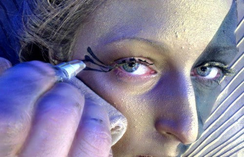 Senjo-Color Face & Body Liner Application on the Eye